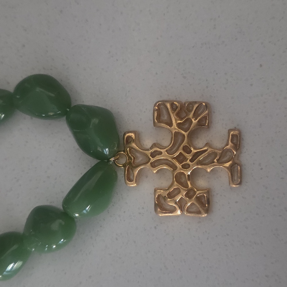 Tory Birch Green Beaded Necklace with Gold Pendant new - Picture 2 of 4